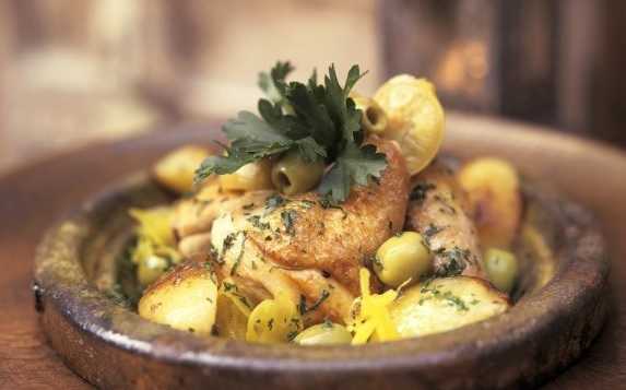 http://www.la-cuisine-marocaine.com/photos-recettes/01-tajine-de-poulet-aux-citrons-confits-et-aux-olives.jpg