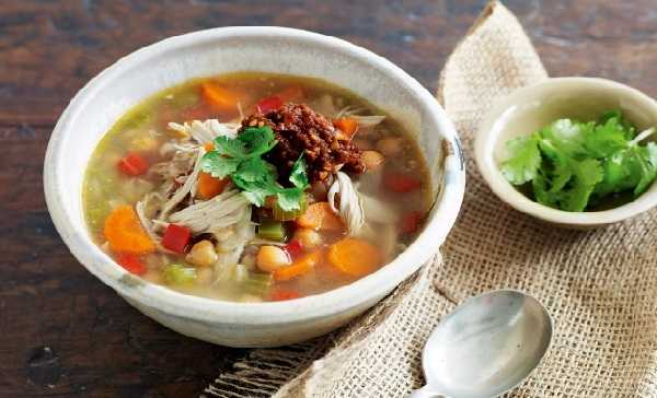Chorba de poulet aux l�gumes et pois chiches