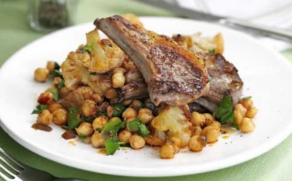 C�telettes d'agneau aux �pices et pois chiches
