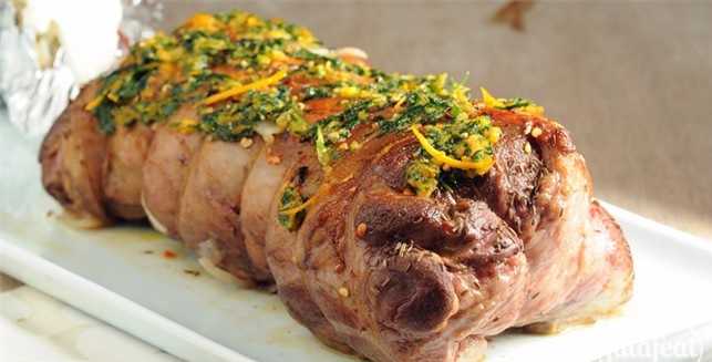 Epaule d'agneau farcie � la viande hach�e