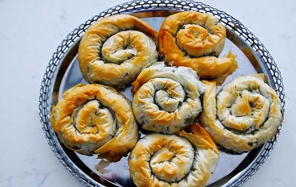 Mhancha aux noix et amandes  Choumicha  Cuisine Marocaine Choumicha ,
