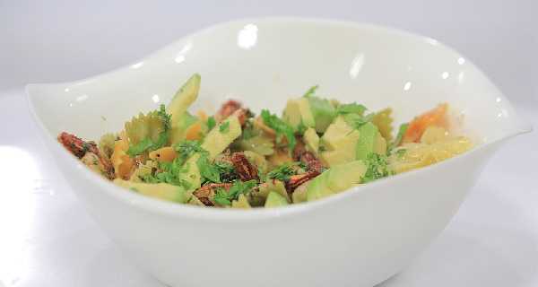 Salade de p�te � l'avocat et aux crevettes