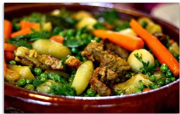Tagine aux petits pois, carottes et artichauts