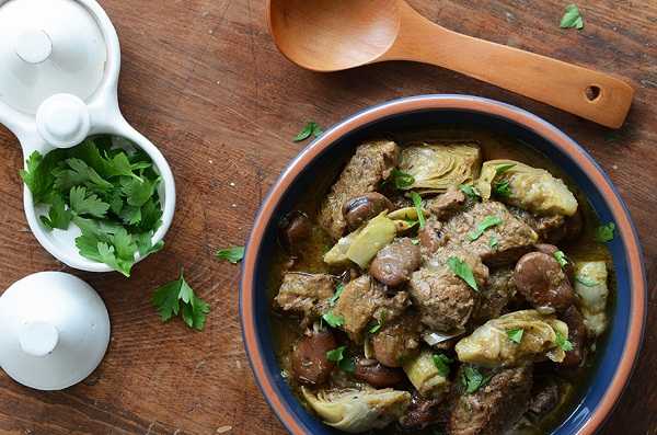 Recette de tajine d'agneau aux f�ves et artichauts