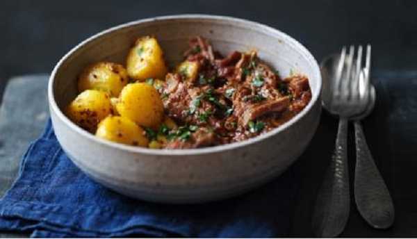 Recette de tajine de boeuf aux petites pommes de terre