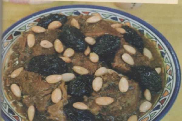 Recette de tajine de boeuf aux pruneaux et amandes