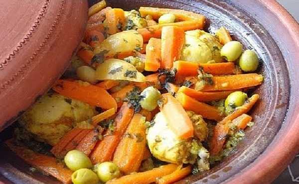 Tajine de poulet aux carottes et olives