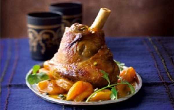 Tajine de souris d'agneau aux abricots