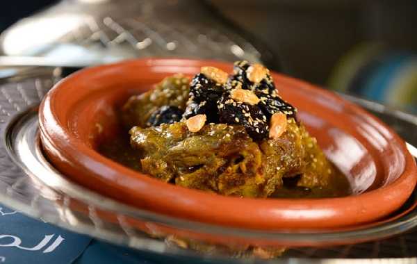 Tajine de veau aux pruneaux et amandes grill�es