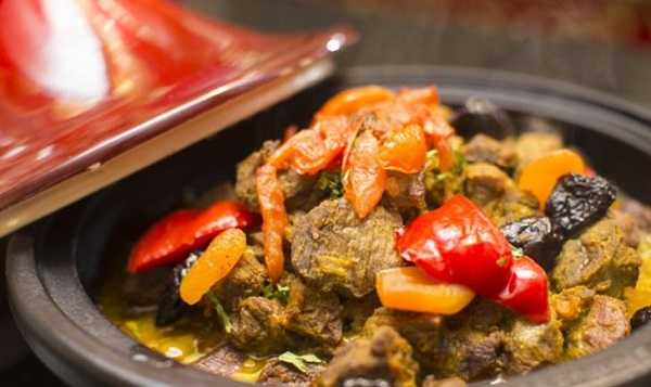 Recette de tajine de viande aux poivrons et champignons