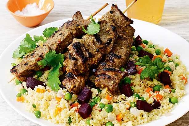 Couscous aux légumes aux brochettes de boeuf