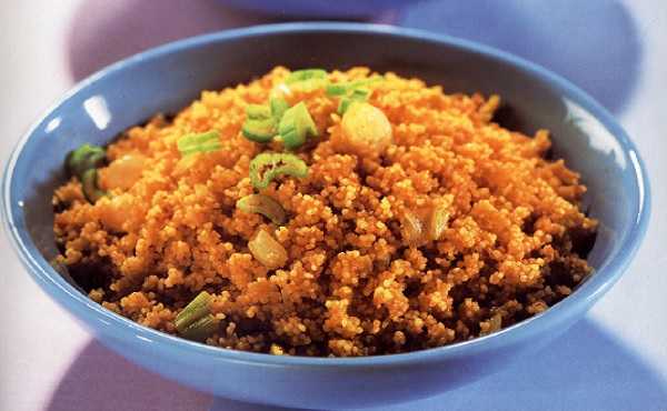 Couscous aux oignons blancs et tomates