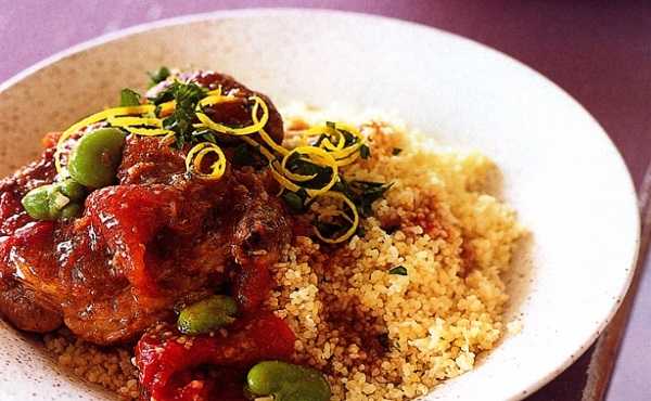 Couscous aux oignons, tomates et fèves