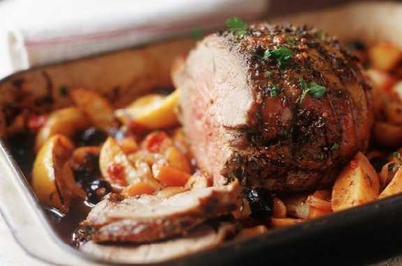 Gigot d?agneau rôti aux légumes