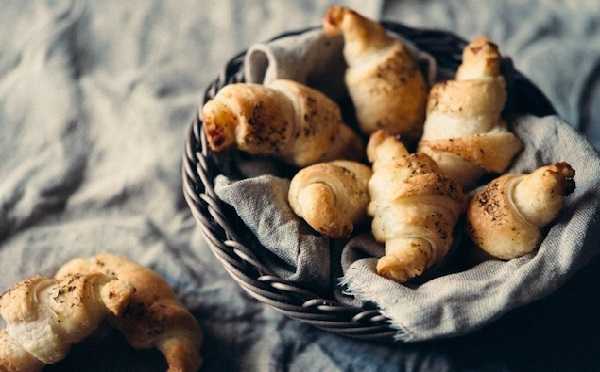 Mini croissants au saumon fumé