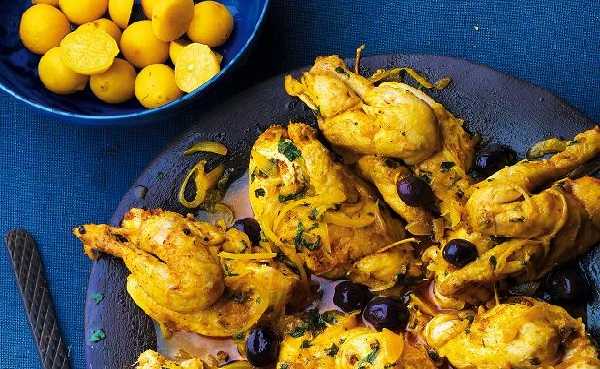 Poulet aux oignons, aux olives et au citron