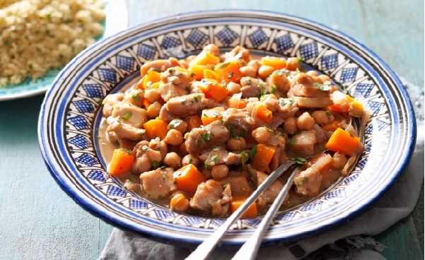 Poulet braisé marocaine aux pois chiches