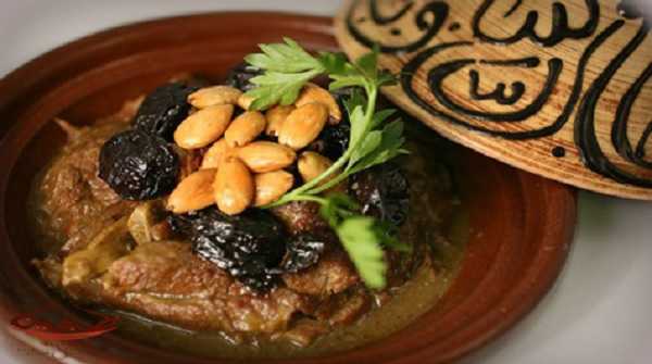 Tajine d'agneau au miel et aux pruneaux