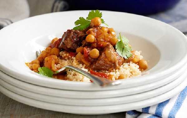 Tajine d'agneau aux abricots et aux pois chiches