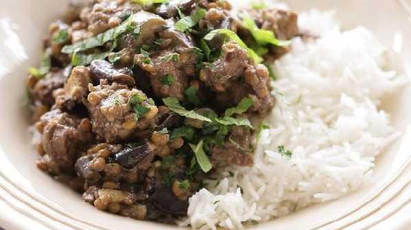 Emincé d'agneau aux aubergines et lentilles