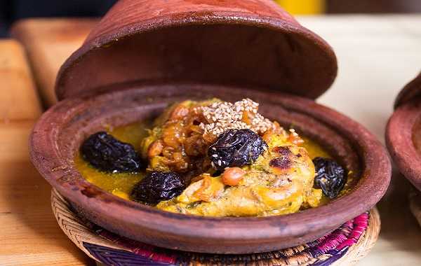 Tajine d'agneau aux oignons et pruneaux