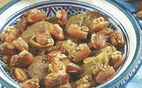 Tajine aux dattes et aux noix