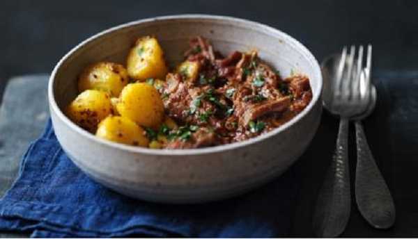 Tajine de boeuf aux petites pommes de terre