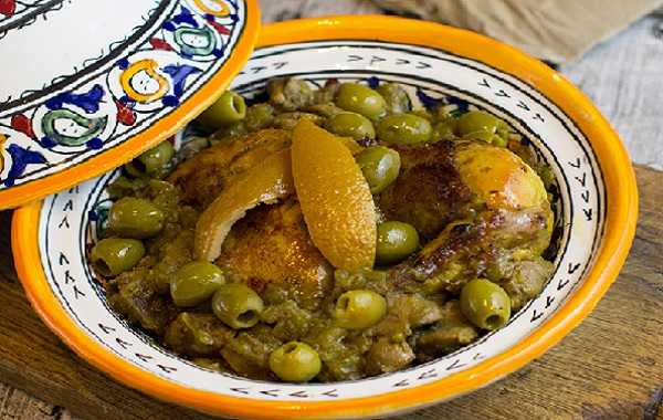 Tajine de lapin au citron confit et aux olives