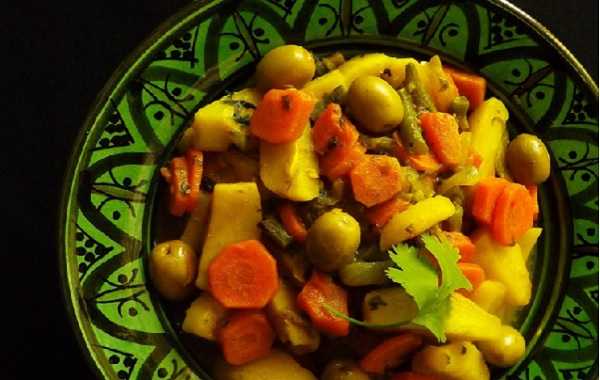 Tajine de pommes de terre aux carottes et haricots verts