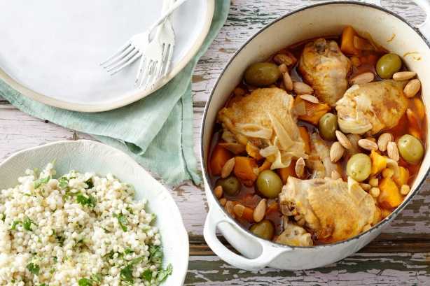 Tajine de poulet aux pois chiches, amandes et potiron