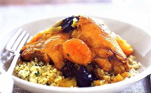 Tajine de poulet aux pruneaux et abricots