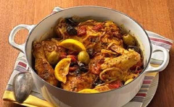 Tajine de poulet aux tomates et olives