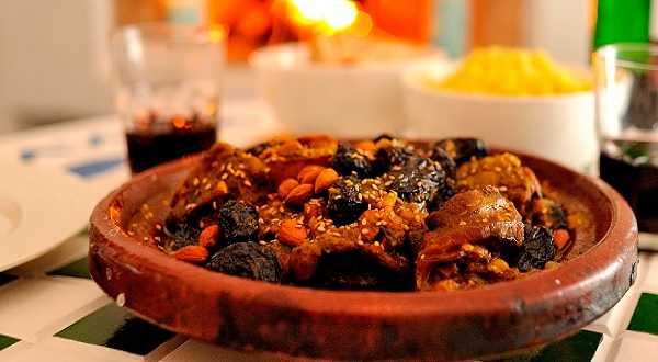 Tajine de veau aux abricots, pruneaux et amandes