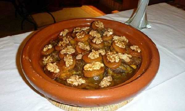 Tajine de viande aux abricots et noix