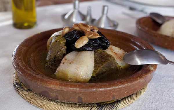 Tajine lham lahlou(fruits secs, poires, pommes)