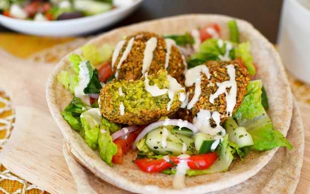 Wraps de falafels à la salade piquante