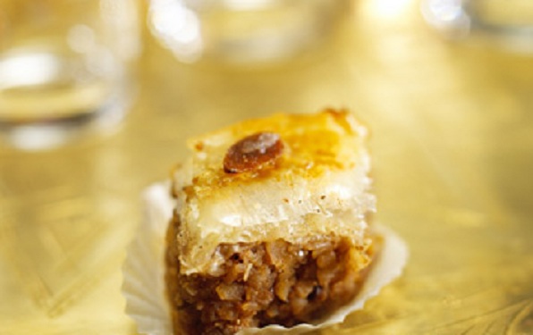 Baklawa aux noix et aux amandes