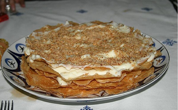 Pastilla à la crème et aux fruits secs