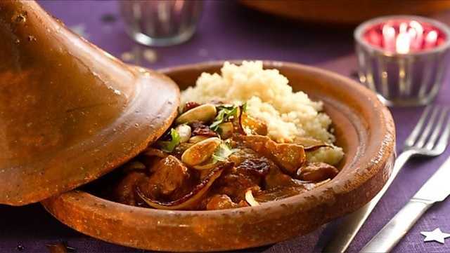 Tajine d'agneau aux raisins et aux amandes