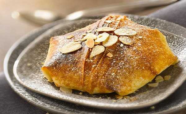 Pastilla aux amandes et fleur d'oranger