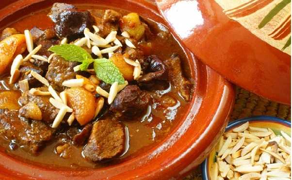 Tajine de boeuf aux abricots et pignons