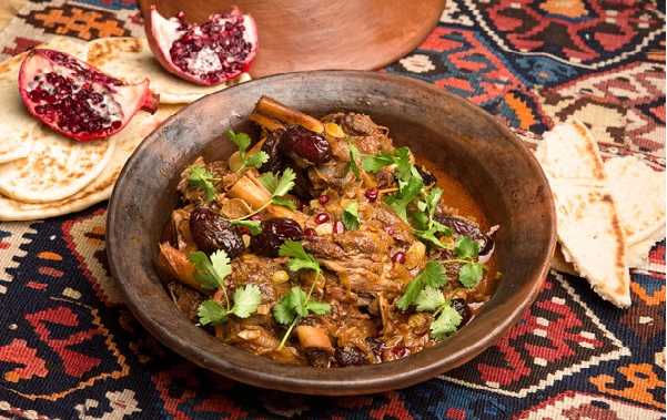 Tajine de gigot d?agneau aux dattes