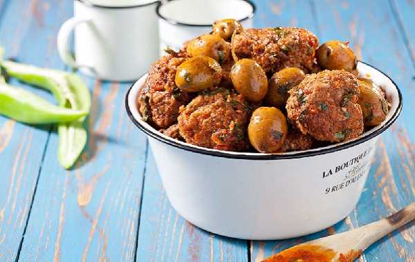 Tajine de keftas aux tomates et olives