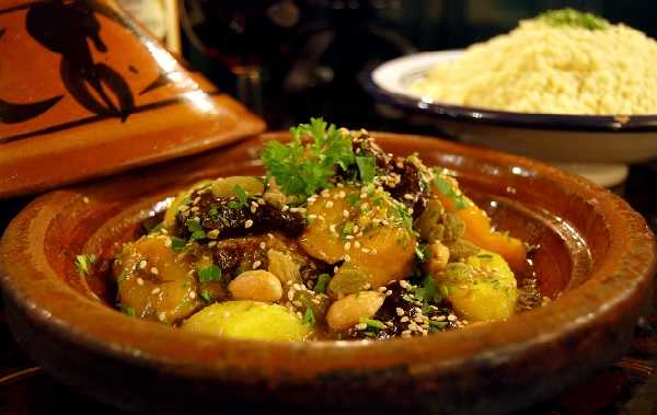 Tajine de lapin aux pruneaux et amandes