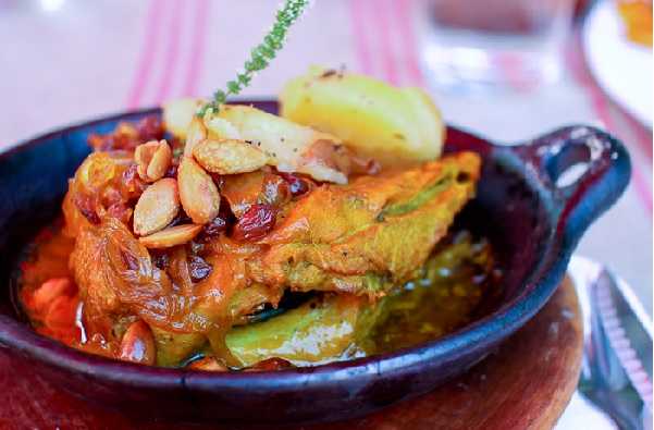 Tajine de poulet au miel et raisins secs