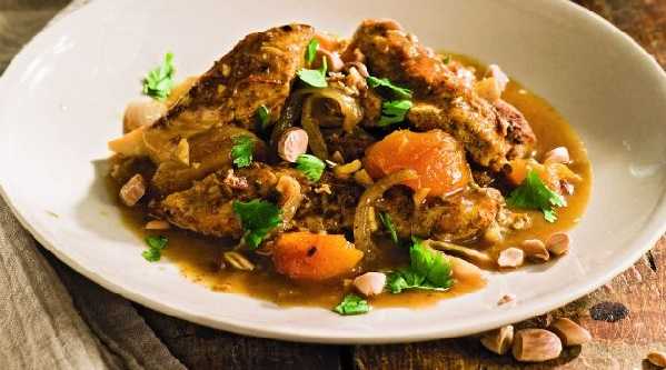 Tajine de poulet aux abricots et noix de cajou