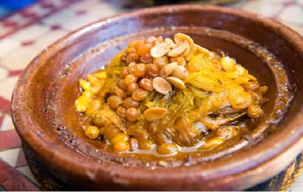 Tajine de poulet aux amandes et pois chiches