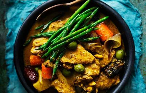 Tajine de poulet aux haricots verts et carottes