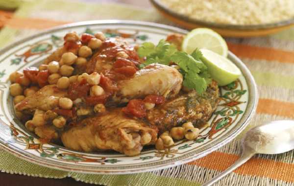 Tajine de poulet aux pois chiches et poivrons rouges