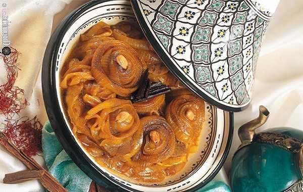 Tajine de viande aux amandes et oignons